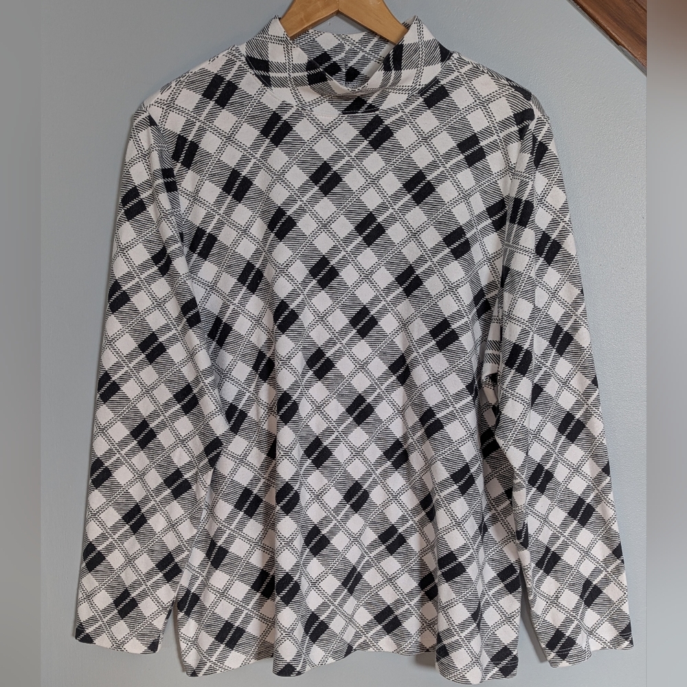 4/$10 ✨ Karen Scott Monochrome Plaid Long sleeve Top Women's 2X